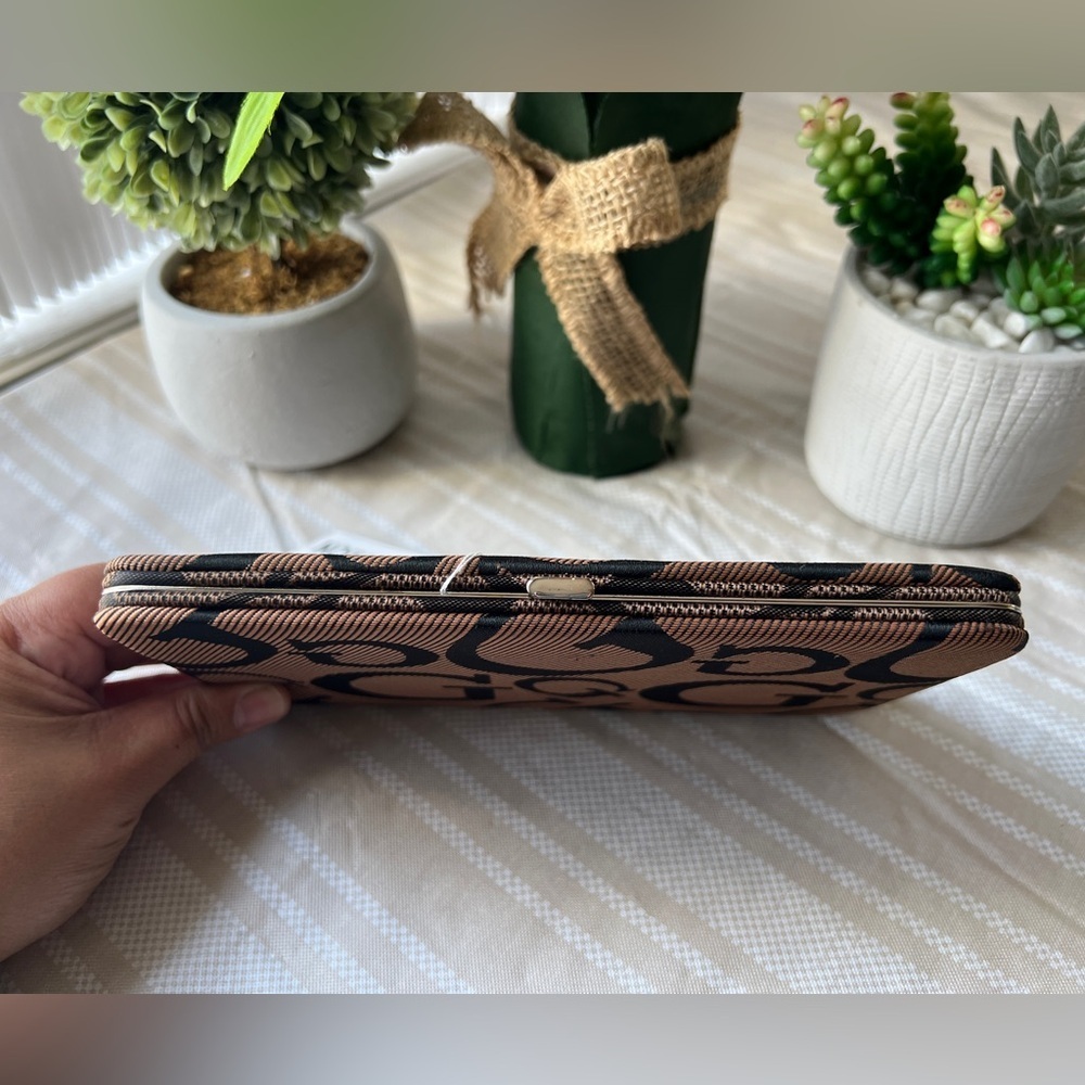 🌸4/$25 Dark Brown “G” snap wallet/clutch - Picture 3 of 8